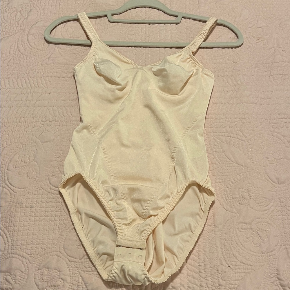 Olga 36B Vintage 43033 Pin Up Girl Lingerie Ivory Bodysuit Underwire One Piece